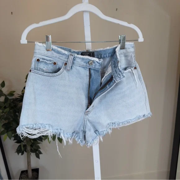 Abercrombie & Fitch Annie High Rise Short - Light Wash Distressed - Size 27/4 - Picture 4 of 4